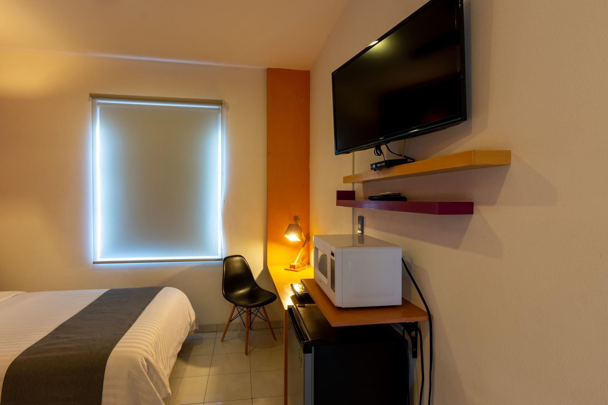Hotel Mexico Inn Express Саламанка Екстериор снимка