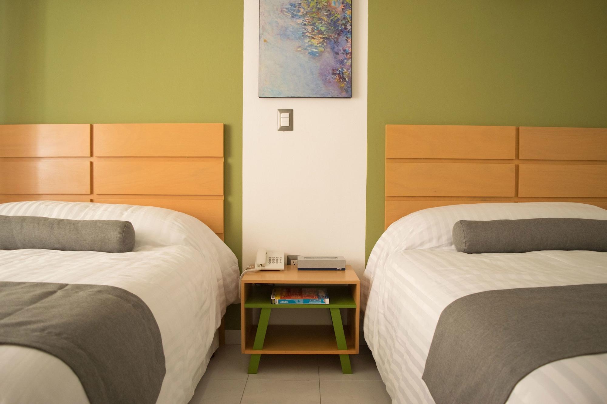 Hotel Mexico Inn Express Саламанка Екстериор снимка