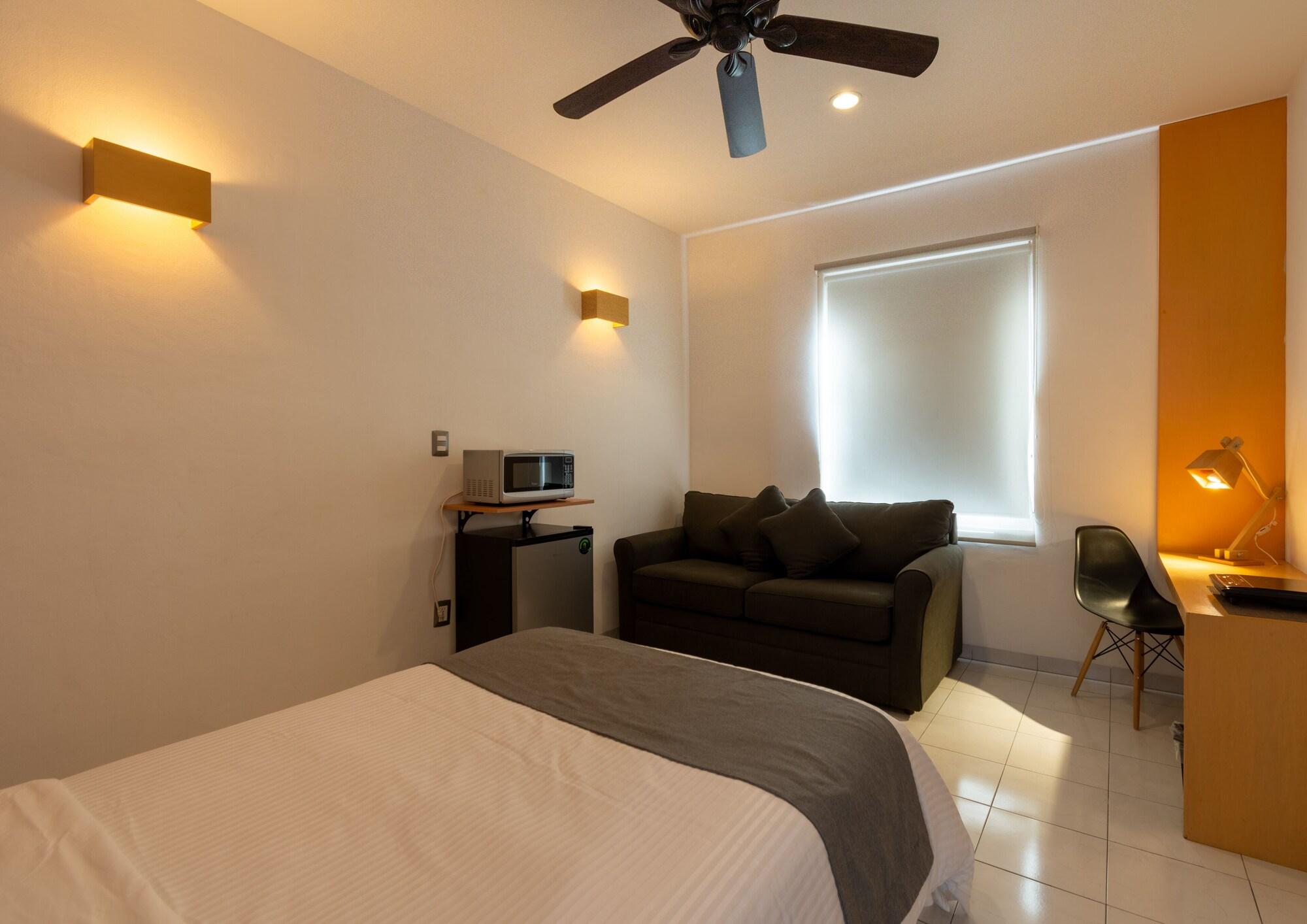 Hotel Mexico Inn Express Саламанка Екстериор снимка