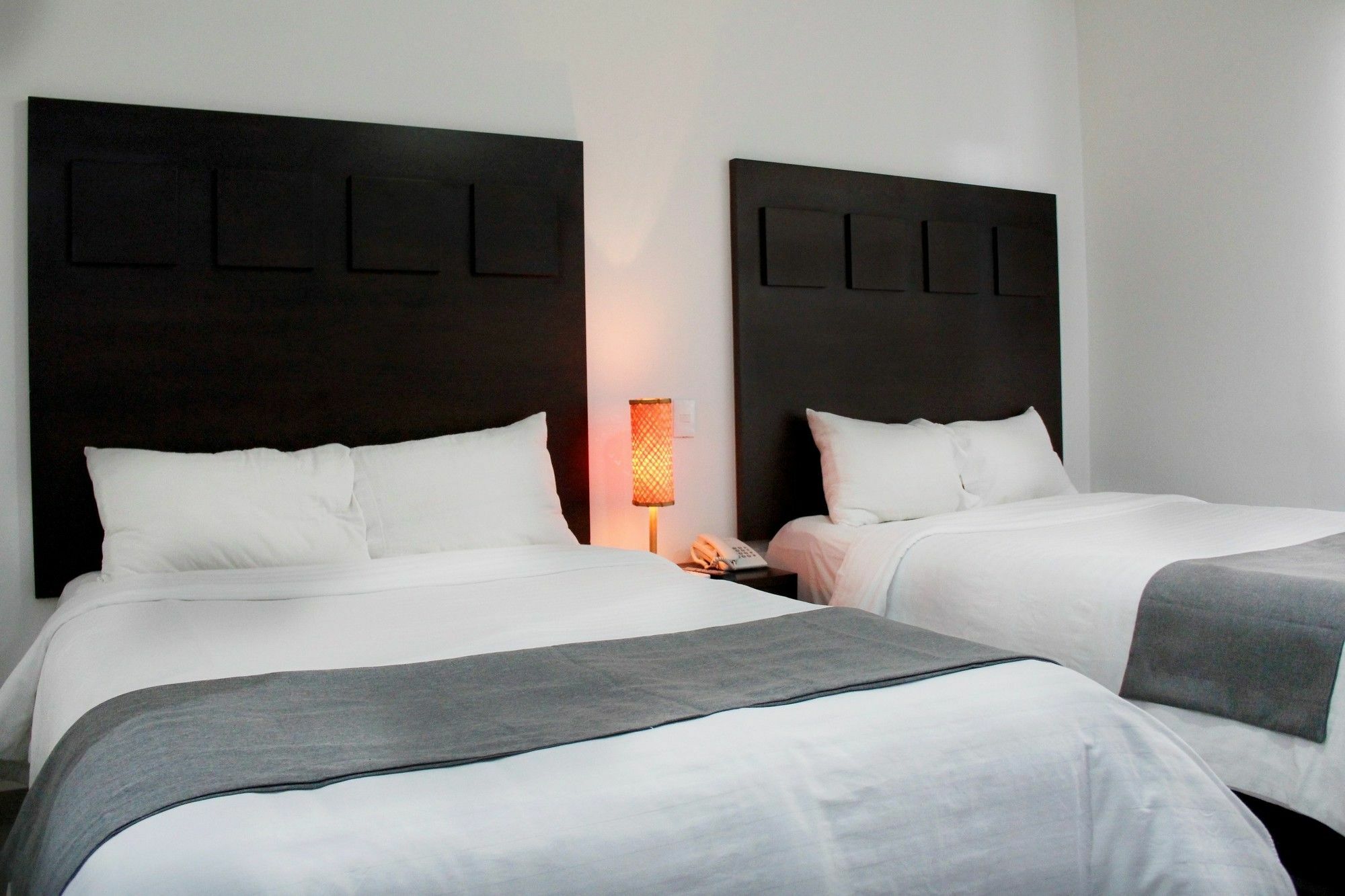 Hotel Mexico Inn Express Саламанка Екстериор снимка