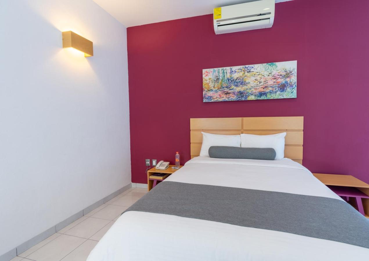 Hotel Mexico Inn Express Саламанка Екстериор снимка